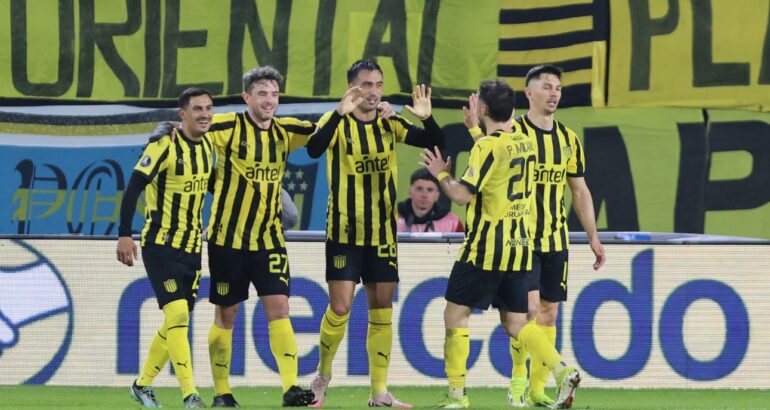 Peñarol dio batalla, hizo tres goles, pero no le alcanzó y habrá final brasilera Peñarol dio batalla, hizo tres goles, pero no le alcanzó y habrá final brasilera