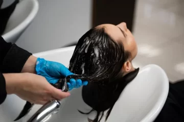 ANMAT prohibió 30 productos para el cabello: pueden ser peligrosos