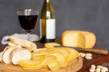 Catering de lujo en el Ministerio de Economía: gastaron más de 10 millones en vinos y quesos