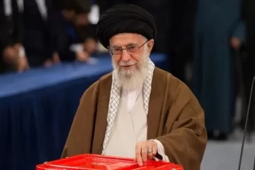 Tensión en Medio Oriente: El líder supremo de Irán prometió una «respuesta demoledora» contra Israel y EE.UU.