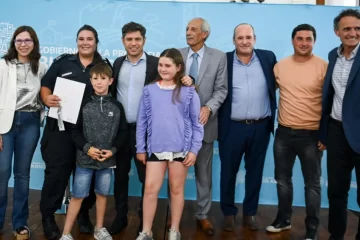 Kicillof entregó viviendas y equipamiento en General La Madrid