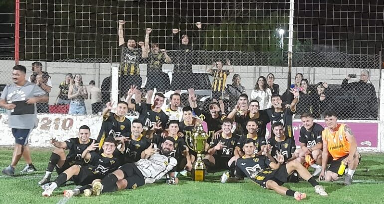 Independiente de Arauz le ganó a San Martín de Carhué y se quedó con la Copa Fraternidad Independiente de Arauz le ganó a San Martín de Carhué y se quedó con la Copa Fraternidad