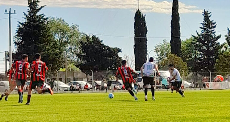 Independiente sólido y puntero: le ganó 2-0 a D Sarmiento y no afloja su paso Independiente sólido y puntero: le ganó 2-0 a D Sarmiento y no afloja su paso