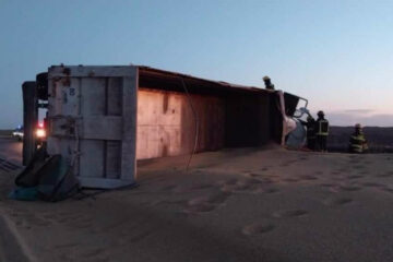 Volcó un camión sobre Ruta Provincial 85, cerca de Quenumá