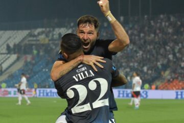 Con un partidazo de Villa, Independiente Rivadavia le ganó a un River que quedó Out