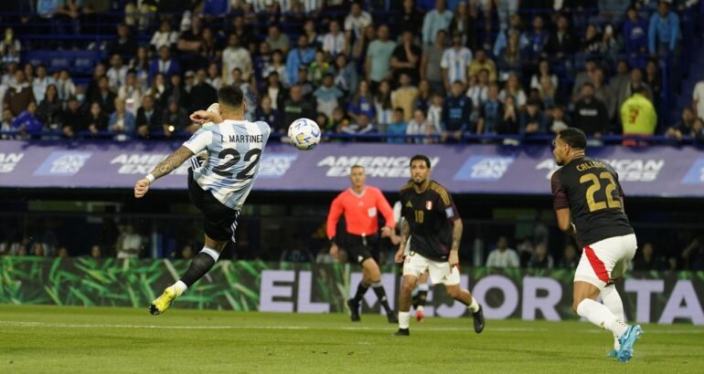 Con un golazo de Lautaro, Argentina terminó el año con un triunfo ante Perú Con un golazo de Lautaro, Argentina terminó el año con un triunfo ante Perú