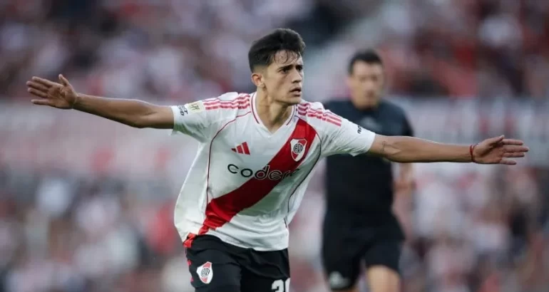 River venció a Banfield en el Monumental River venció a Banfield en el Monumental