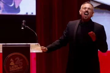 Alejandro Lerner recibió el premio a la excelencia en los Latin Grammy