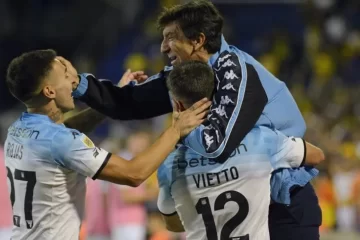 Racing sigue de fiesta: venció a Central y quedó como escolta de Vélez
