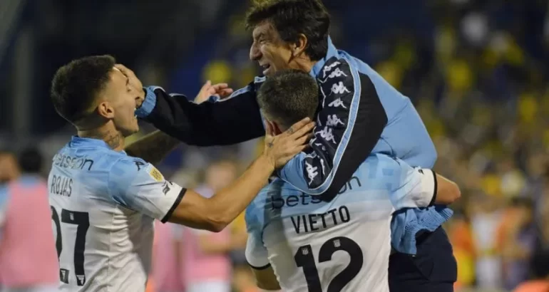 Racing sigue de fiesta: venció a Central y quedó como escolta de Vélez Racing sigue de fiesta: venció a Central y quedó como escolta de Vélez