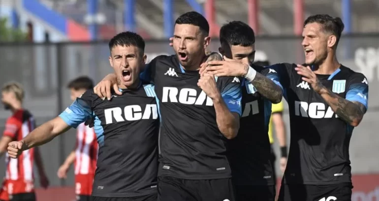 Racing le ganó a Barracas y se prende en la pelea por la Liga Racing le ganó a Barracas y se prende en la pelea por la Liga