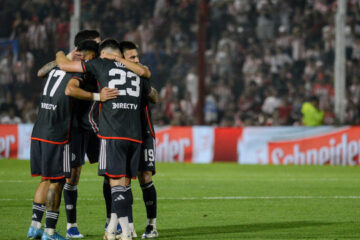 En un partidazo, River le ganó a Instituto y se prende en la pelea