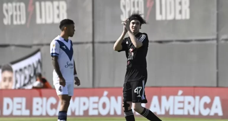 Jugó un minuto y no tocó la pelota, el papelón de Riestra Jugó un minuto y no tocó la pelota, el papelón de Riestra