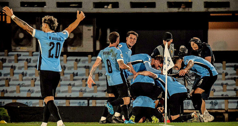 En un partidazo, Uruguay le ganó agónicamente a Colombia por las Eliminatorias En un partidazo, Uruguay le ganó agónicamente a Colombia por las Eliminatorias