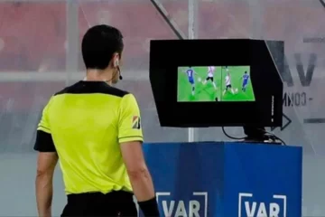 La FIFA analiza cambios en el VAR, el fuera de juego y el tiempo de juego