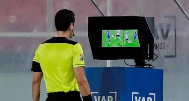 La FIFA analiza cambios en el VAR, el fuera de juego y el tiempo de juego La FIFA analiza cambios en el VAR, el fuera de juego y el tiempo de juego