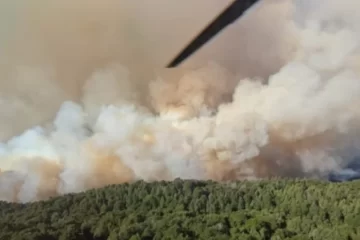 Alerta por incendios en el Parque Nacional Nahuel Huapi: una nube de humo afecta a Bariloche Alerta por incendios en el Parque Nacional Nahuel Huapi: una nube de humo afecta a Bariloche