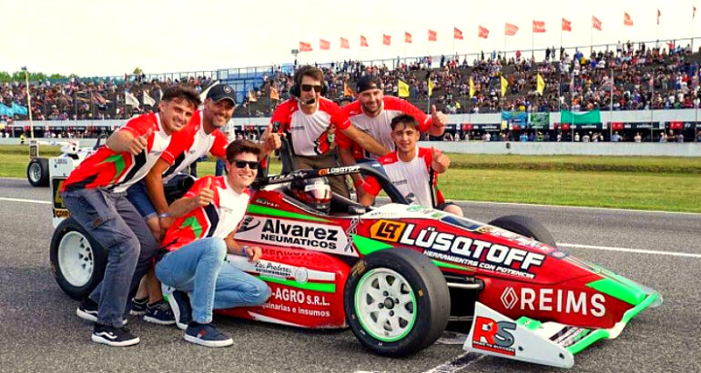 El salliquelense Bautista Oliva se consagró Campeón de la Fórmula 3 Metropolitana El salliquelense Bautista Oliva se consagró Campeón de la Fórmula 3 Metropolitana