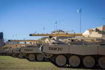 El Gobierno entregó tanques modernizados al Ejército