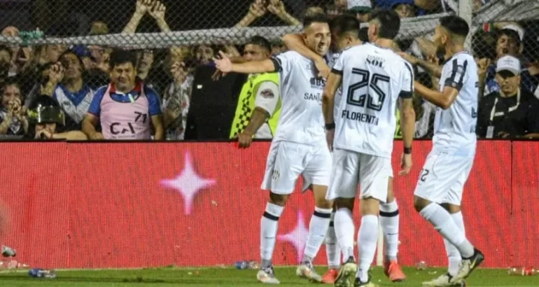 Central Córdoba le ganó a Vélez y es campeón de la Copa Argentina Central Córdoba le ganó a Vélez y es campeón de la Copa Argentina