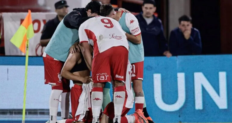 Huracán le ganó a Platense y sueña con el título en la Liga Profesional Huracán le ganó a Platense y sueña con el título en la Liga Profesional