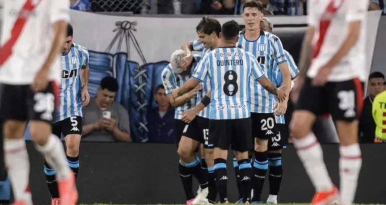 Racing cerró el año con un triunfo ante River en Avellaneda Racing cerró el año con un triunfo ante River en Avellaneda