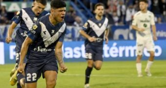 Vélez empató con Newell’s, cerró tercero en la Zona A y enfrentará a Gimnasia en los playoffs del Apertura Vélez empató con Newell’s, cerró tercero en la Zona A y enfrentará a Gimnasia en los playoffs del Apertura