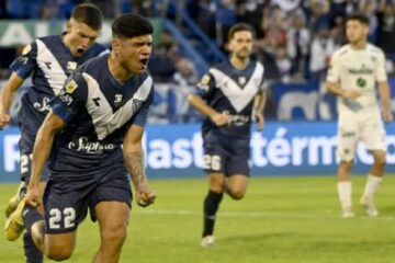 Vélez le ganó a Sarmiento y dio un paso importante al título