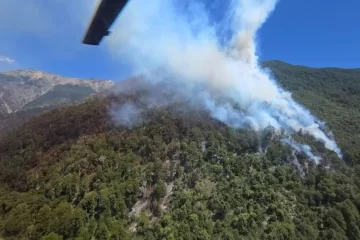 El viento recrudece los incendios en el Parque Nacional Nahuel Huapi El viento recrudece los incendios en el Parque Nacional Nahuel Huapi