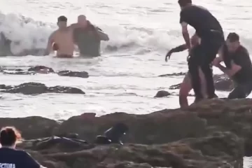 Intensa y dramática búsqueda en Punta del Este: buscan a un bahiense que se tiró al mar y desapareció Intensa y dramática búsqueda en Punta del Este: buscan a un bahiense que se tiró al mar y desapareció