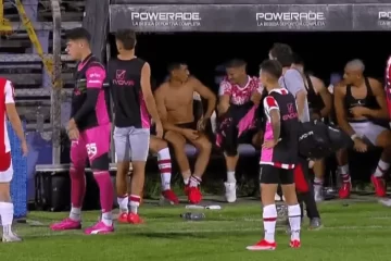 Insólito: hinchas de Instituto les robaron a sus jugadores mientras definían un amistoso por penales