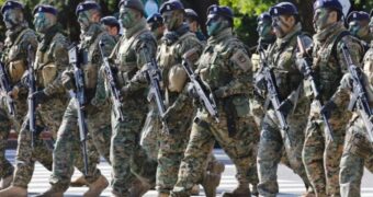 El Gobierno aumenta hasta 25% los salarios de las Fuerzas Armadas El Gobierno aumenta hasta 25% los salarios de las Fuerzas Armadas
