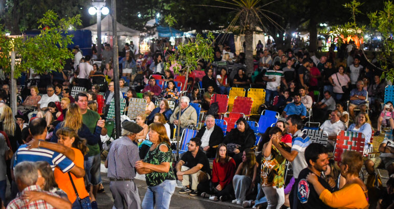 Al Diente: el evento más sabroso volvió a conquistar Carhué Al Diente: el evento más sabroso volvió a conquistar Carhué