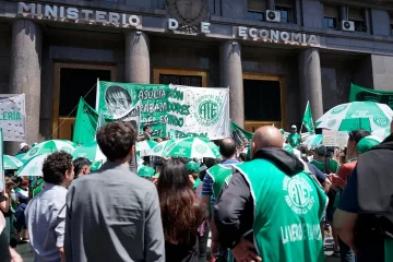 Pasan a disponibilidad a 150 empleados de planta permanente del Ministerio de Economía Pasan a disponibilidad a 150 empleados de planta permanente del Ministerio de Economía