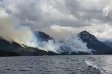 El Incendio en el Parque Nahuel Huapi sigue sin control y se consumieron 3.500 hectáreas El Incendio en el Parque Nahuel Huapi sigue sin control y se consumieron 3.500 hectáreas