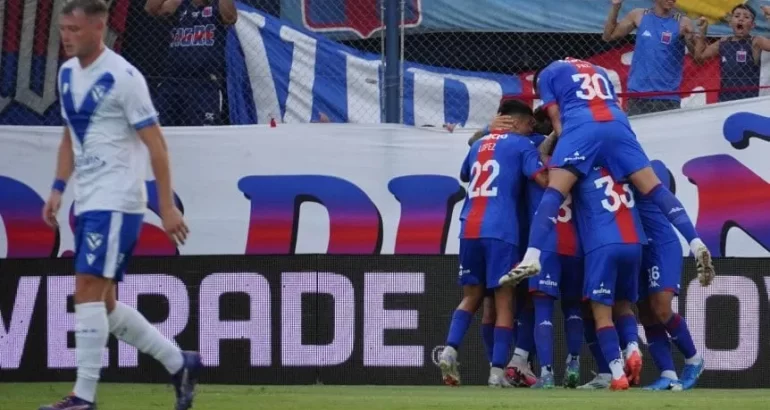 El Campeón Vélez cayó goleado por Tigre en Victoria El Campeón Vélez cayó goleado por Tigre en Victoria