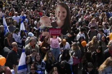 Despidieron los restos de Shiri, Ariel y Kfir Bibas los israelíes de origen argentino asesinados por Hamas