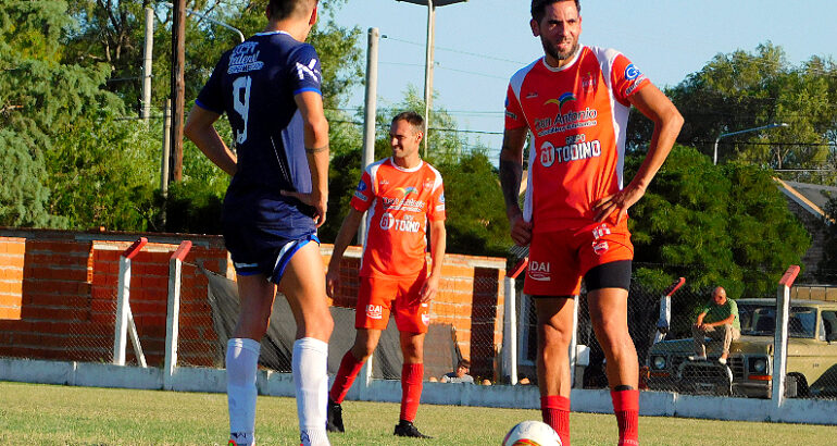 Deportivo Rivera enfrenta a Peñarol de Pigüé en un nuevo amistoso de pretemporada Deportivo Rivera enfrenta a Peñarol de Pigüé en un nuevo amistoso de pretemporada