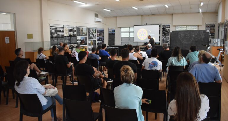 Carhué: Éxitosa jornadas de capacitación sobre entrenamiento de la fuerza Carhué: Éxitosa jornadas de capacitación sobre entrenamiento de la fuerza