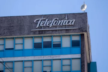 Grupo Clarín compra Telefónica, pero el Gobierno se opone