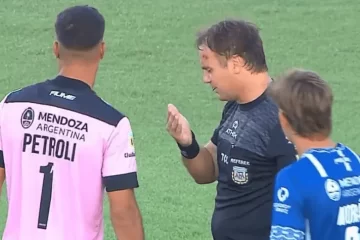 Escándalo en Mendoza: Godoy Cruz-Talleres, suspendido por agresión al juez de línea