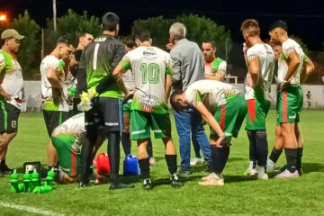 Racing de Carhué e Independiente de Rivera debutaron con goleadas en el cuadrangular