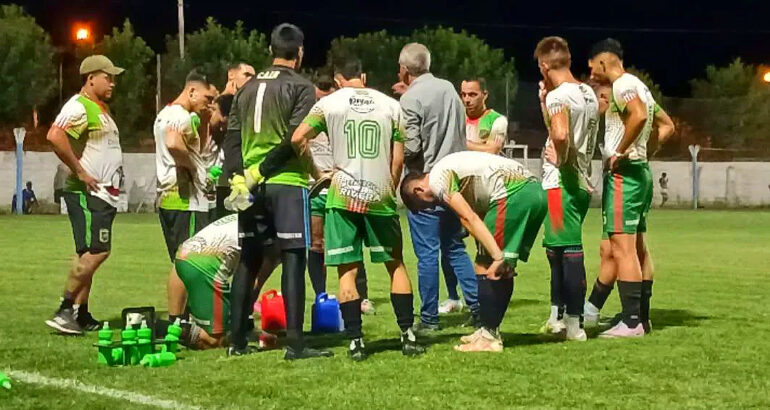 Racing de Carhué e Independiente de Rivera debutaron con goleadas en el cuadrangular Racing de Carhué e Independiente de Rivera debutaron con goleadas en el cuadrangular