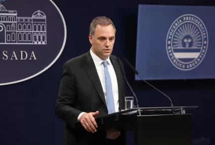 Acompañado por Milei y todo el gabinete, Adorni expone en Diputados en medio del escándalo por su patrimonio