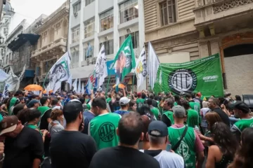 ATE exigió un salario mínimo de $1.600.000 y la paritaria estatal pasó a cuarto intermedio