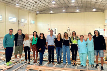 Avanza la instalación del nuevo piso deportivo en el CEF Nº 28 de Carhué Avanza la instalación del nuevo piso deportivo en el CEF Nº 28 de Carhué