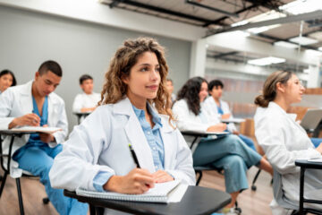 Combinar tu carrera de medicina con estudios en España