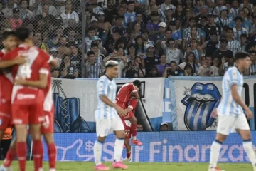 Racing cayó 3-2 ante un intratable Argentinos Juniors