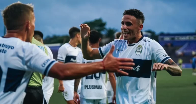 Gimnasia le ganó a Godoy Cruz en Mendoza y es escolta de River en el Grupo B Gimnasia le ganó a Godoy Cruz en Mendoza y es escolta de River en el Grupo B