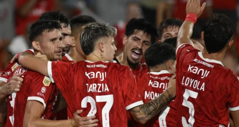Independiente goleó a Vélez y recuperó la punta del Apertura Independiente goleó a Vélez y recuperó la punta del Apertura
